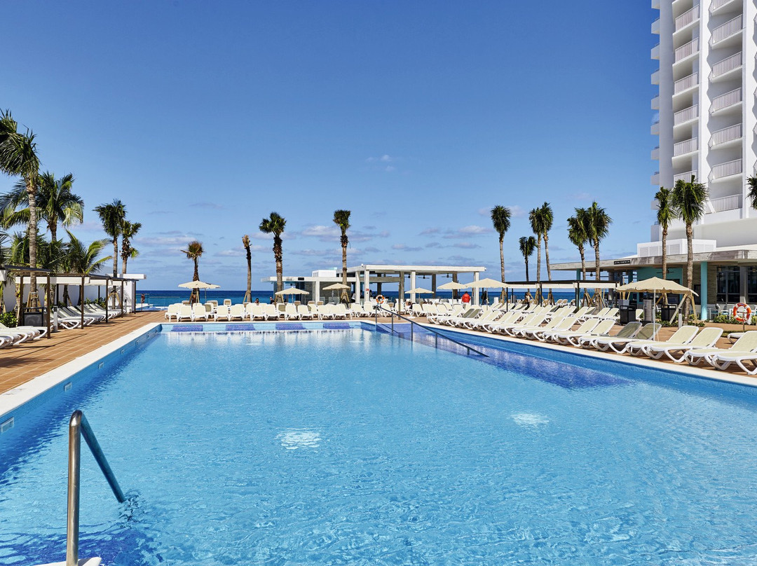 天堂岛悦宜湾奢享酒店主图