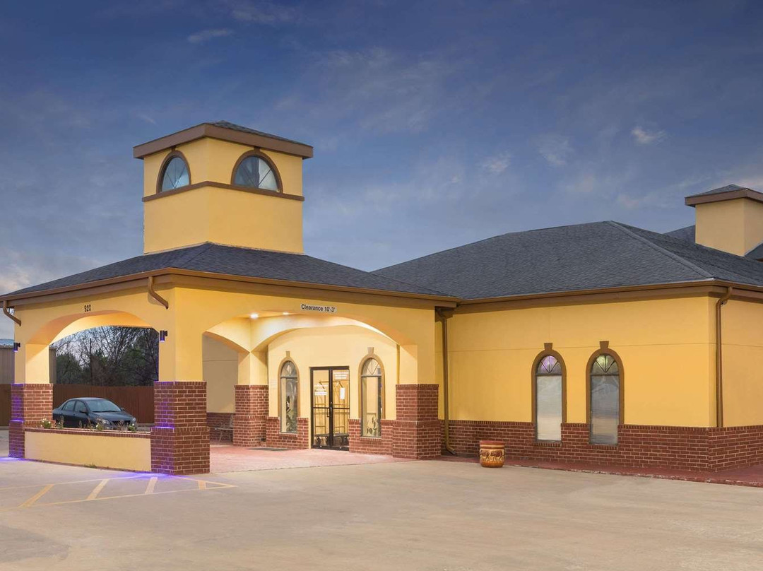 Super 8 By Wyndham Bay City主图