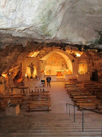 Grotta Sacra di San Michele Arcangelo in Monte Laureto景点图片