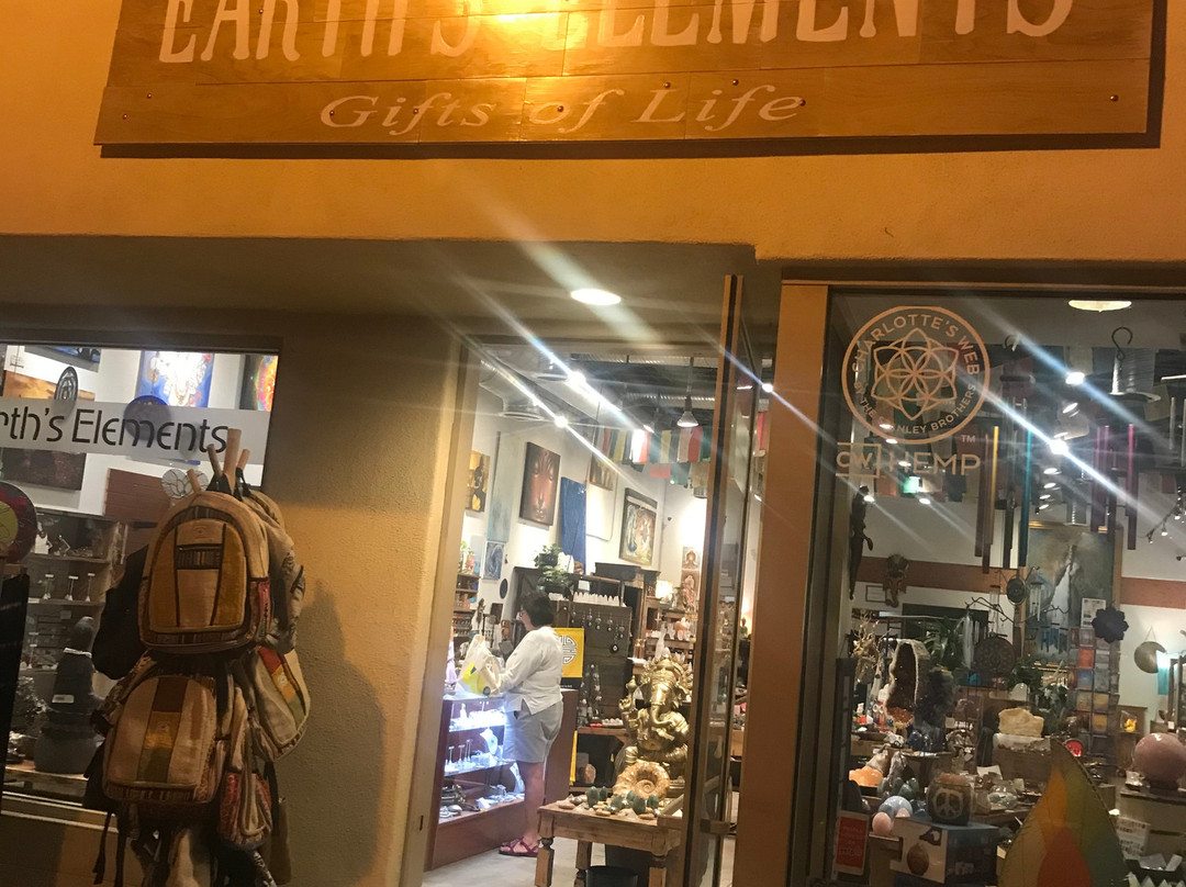 Earth's Elements-恩西尼塔斯必去景点