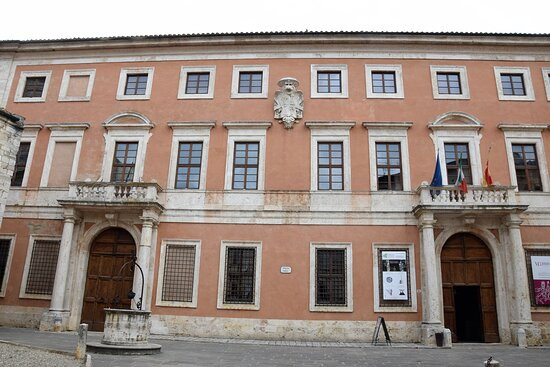 Palazzo Chigi-圣奎里科多尔恰必去景点