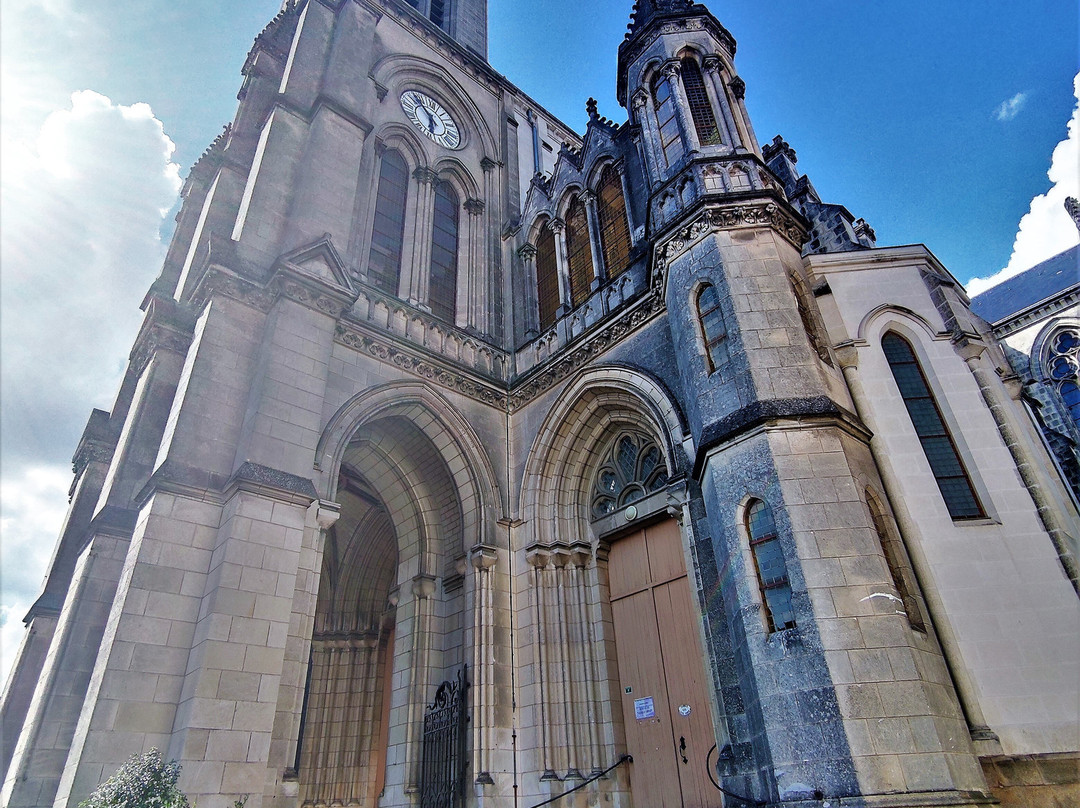 Eglise Saint Pierre de Cholet景点图片