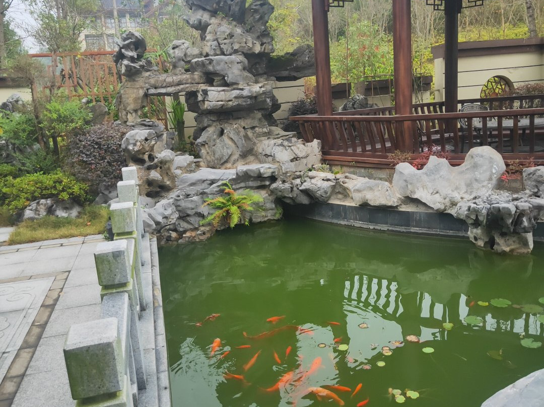 荣玺庄园温泉度假酒店主图