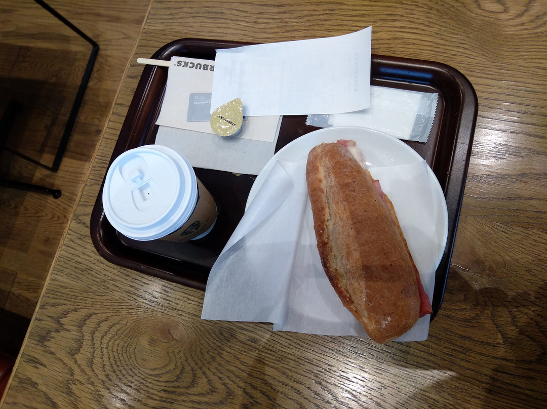 スターバックス 蔦屋書店 高梁市図書館店