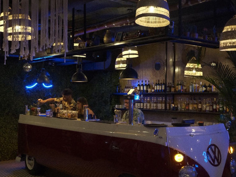 Dive In Cocktail Bar