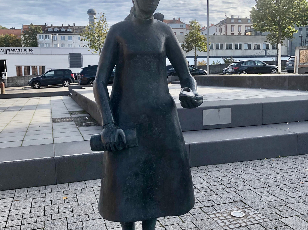 Statuen Der Pirmasenser Schuhverkäuferinnen-Pirmasens必去景点