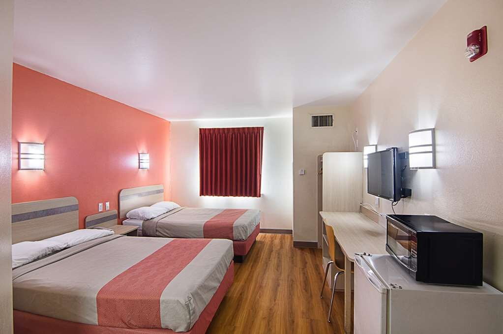 Motel 6 Terrell, TX主图