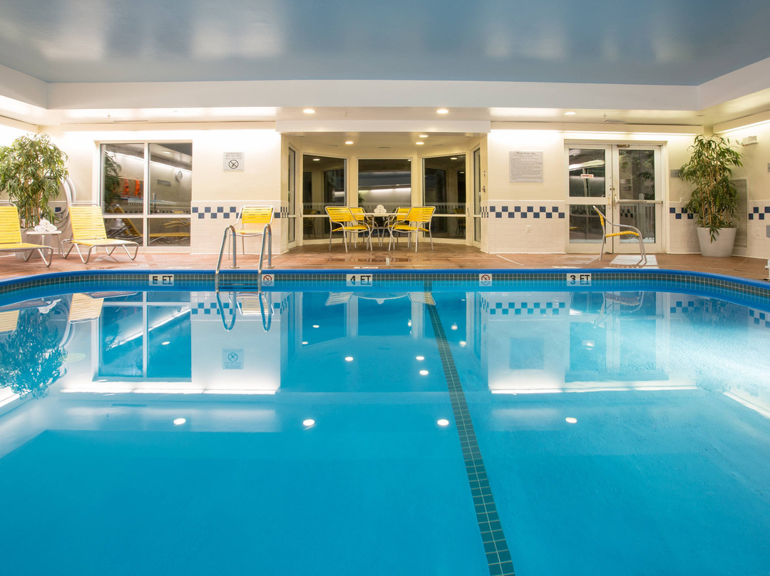 波士顿米尔福德费尔菲尔德客栈&套房酒店主图