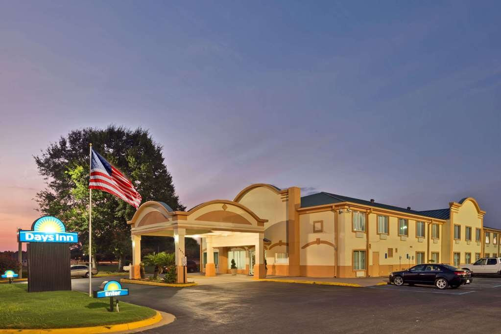 Days Inn By Wyndham Coliseum Montgomery AL主图
