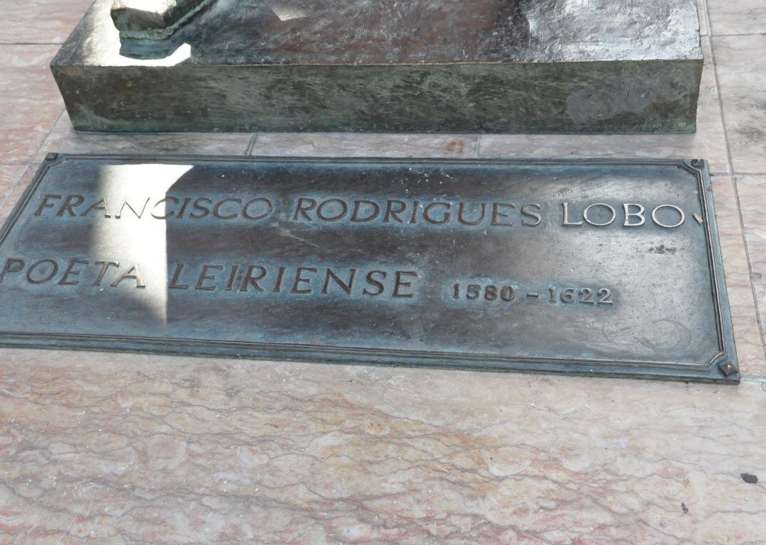 Estatua Francisco Rodrigues Lobo-莱里亚必去景点