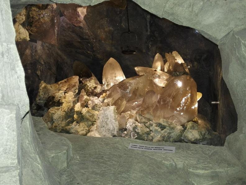 Grotta Dei Cristalli景点图片