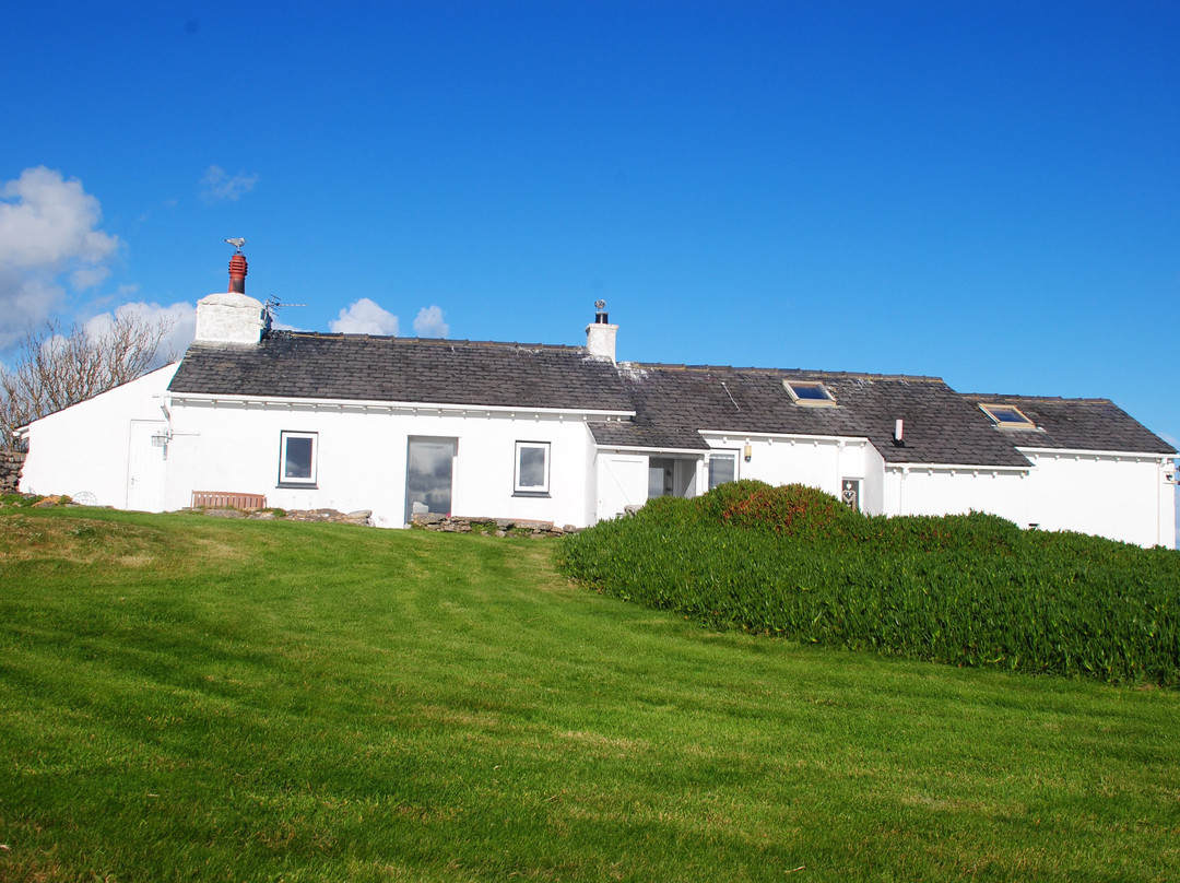 Moelfre Beach景点图片