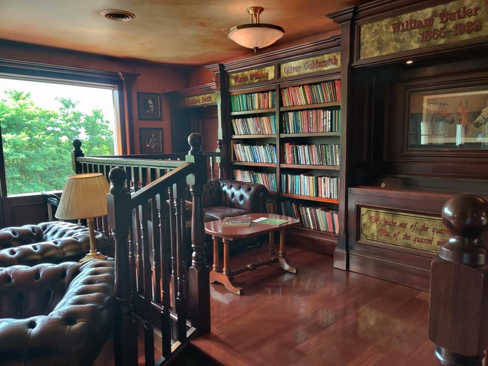 Irish Cottage Inn & Suites主图