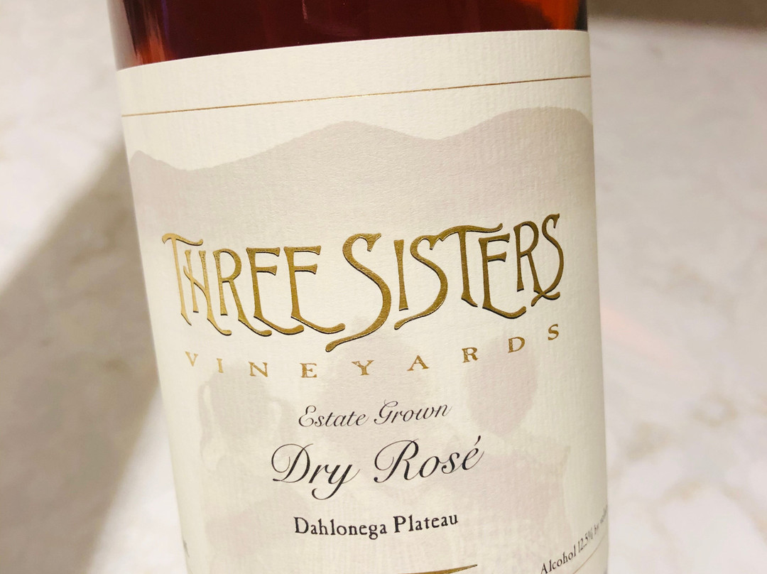 Three Sisters Vineyards & Winery-达洛尼加必去景点