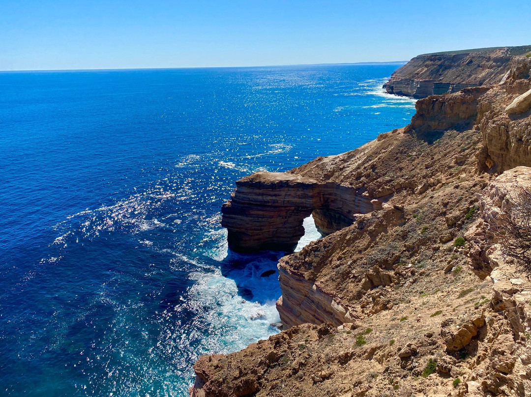 Island Rock & Natural Bridge景点图片
