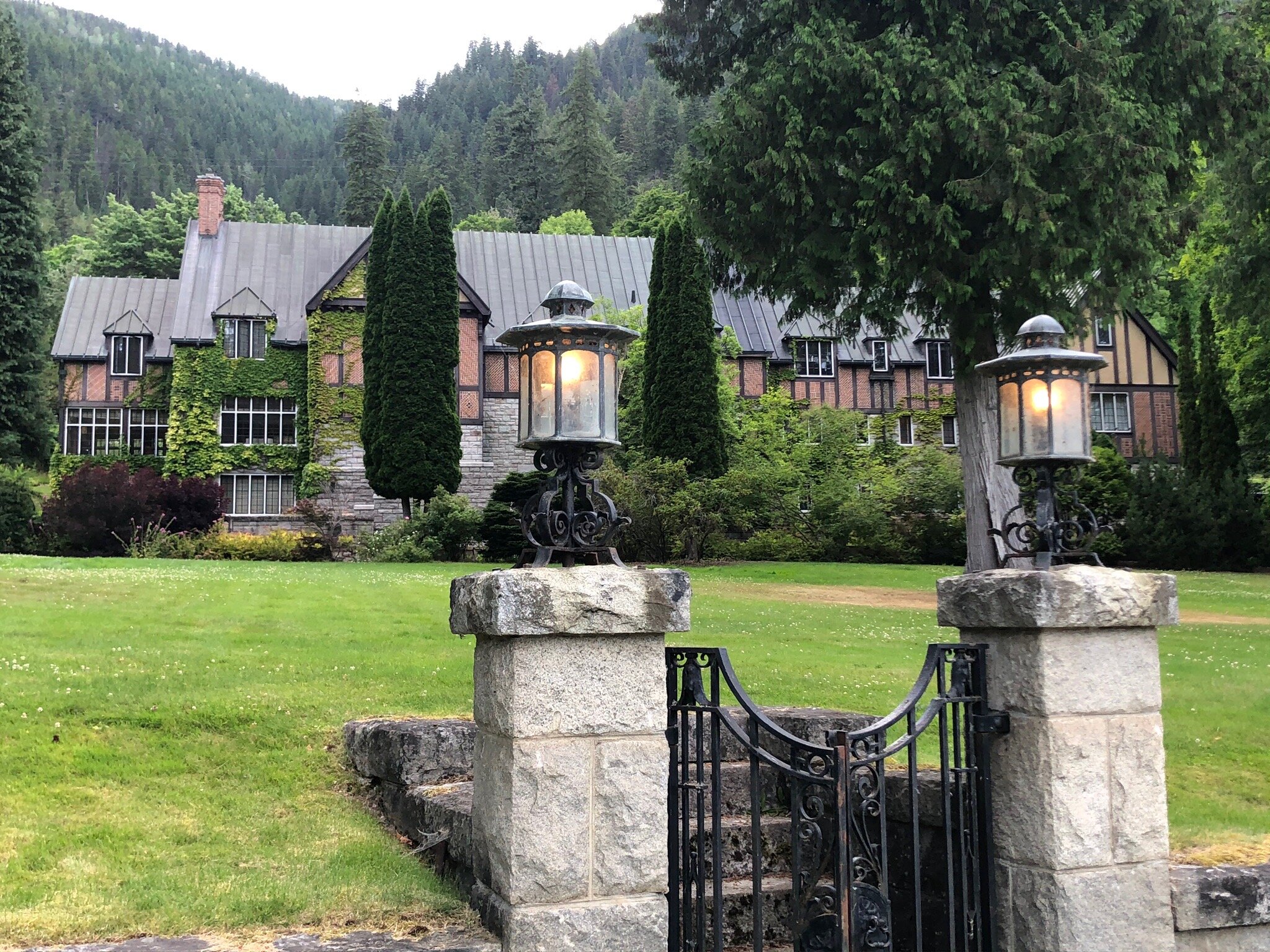 The Blaylock Mansion-官方