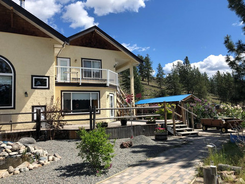 Running Waters Country Estate主图