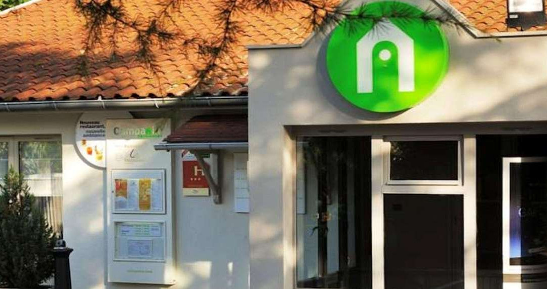 蒂永维尔 - 依永兹钟楼酒店主图