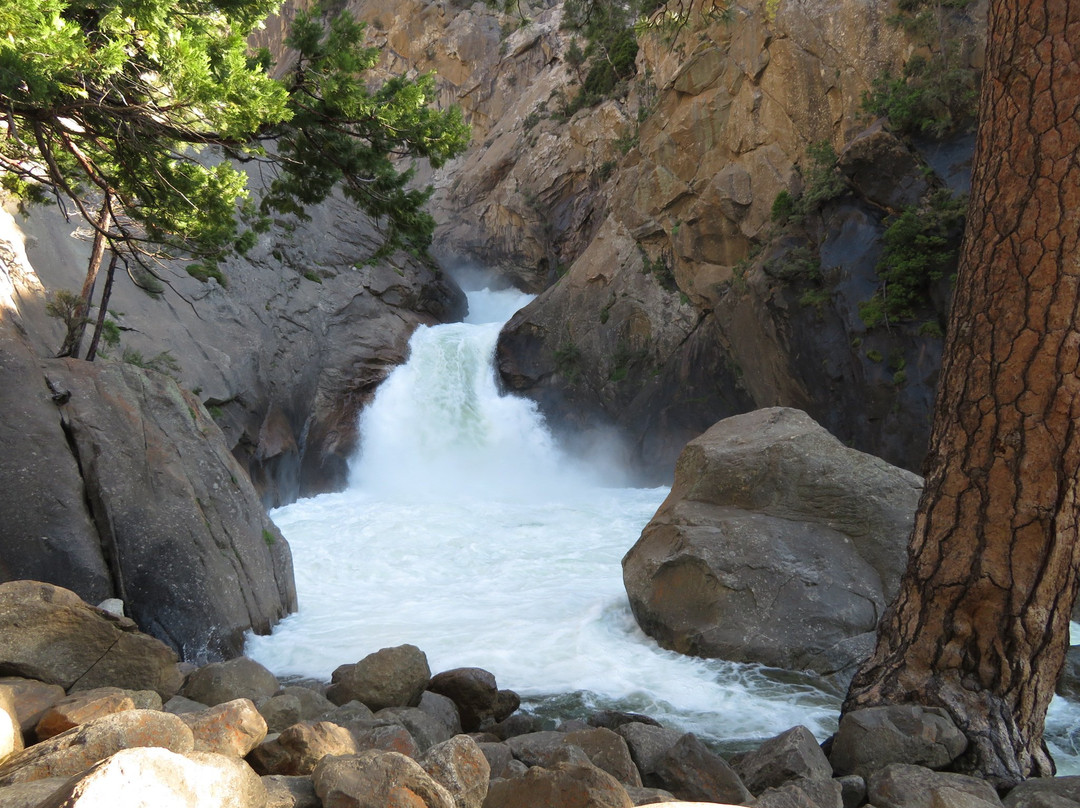 Roaring River Falls景点图片
