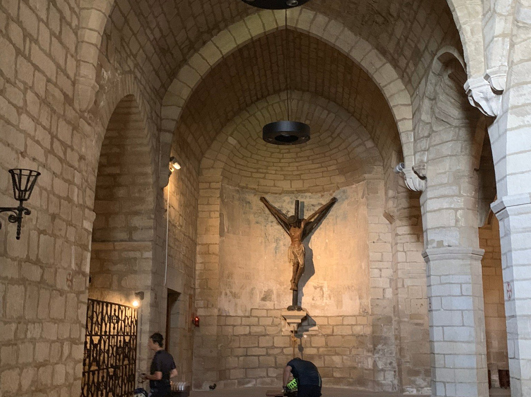 Iglesia del Crucifijo-Puente la Reina必去景点