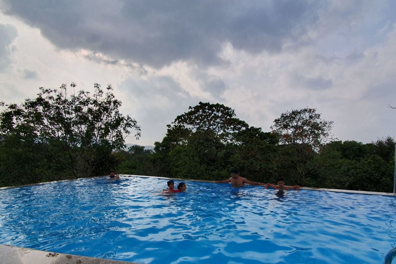 Chillax Vagamon Hotel-泳池