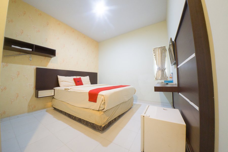 RedDoorz Plus near Mall Panakkukang 2-官方