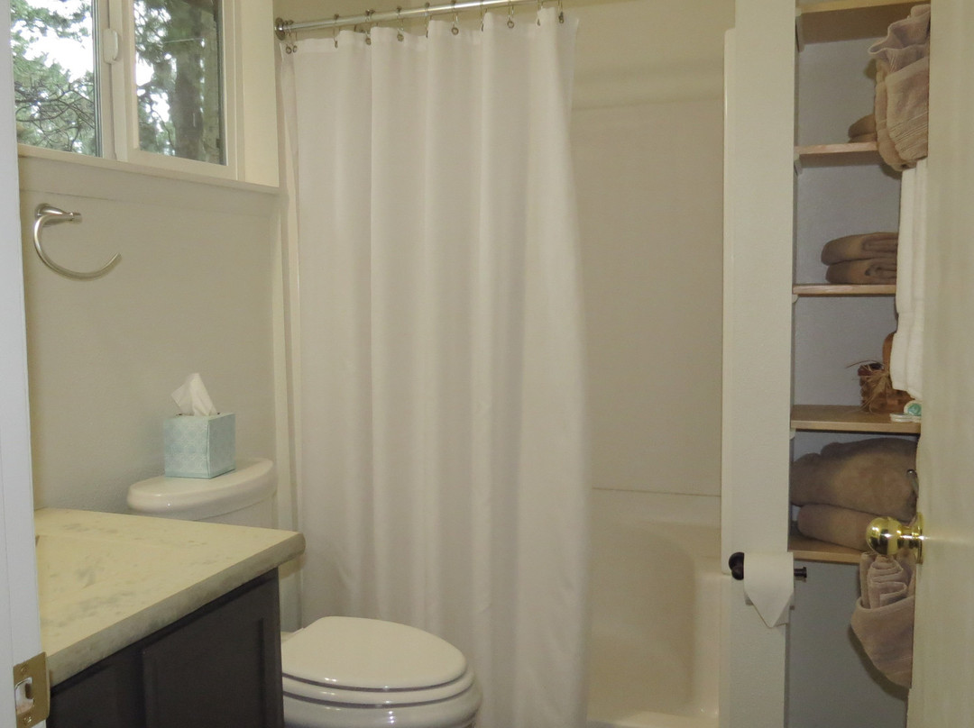 Bristlecone Lodge主图