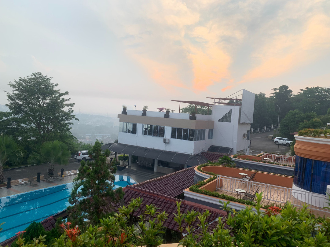 维斯塔皇冠酒店主图