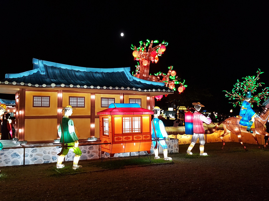 Jinju Namgang Yudeung Festival-晋州市必去景点