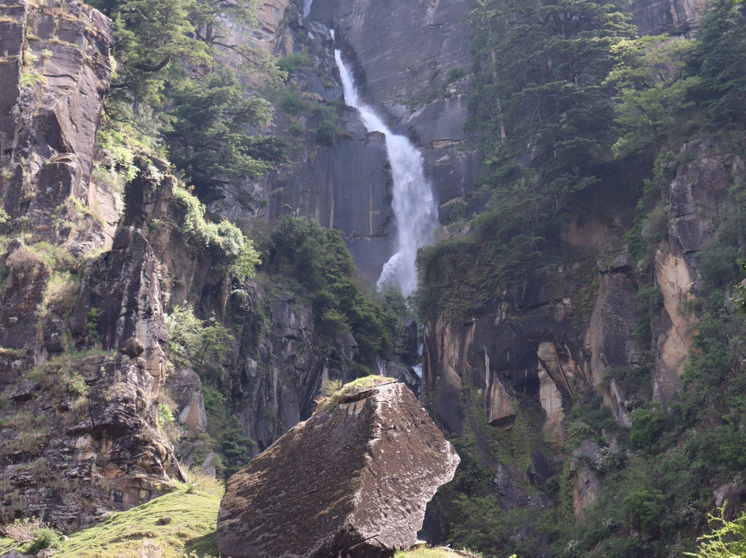 Jogini Waterfall景点图片
