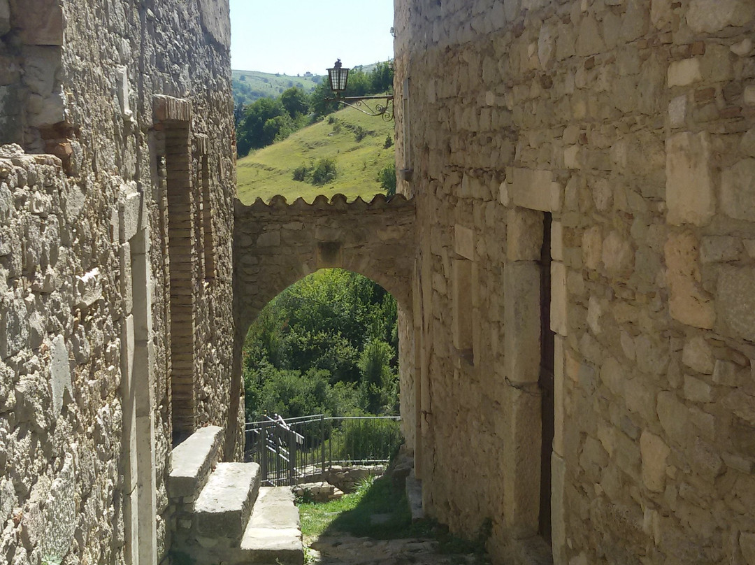 Borgo Medievale di Roccacaramanico e i suoi Ruderi-Sant'Eufemia a Maiella必去景点