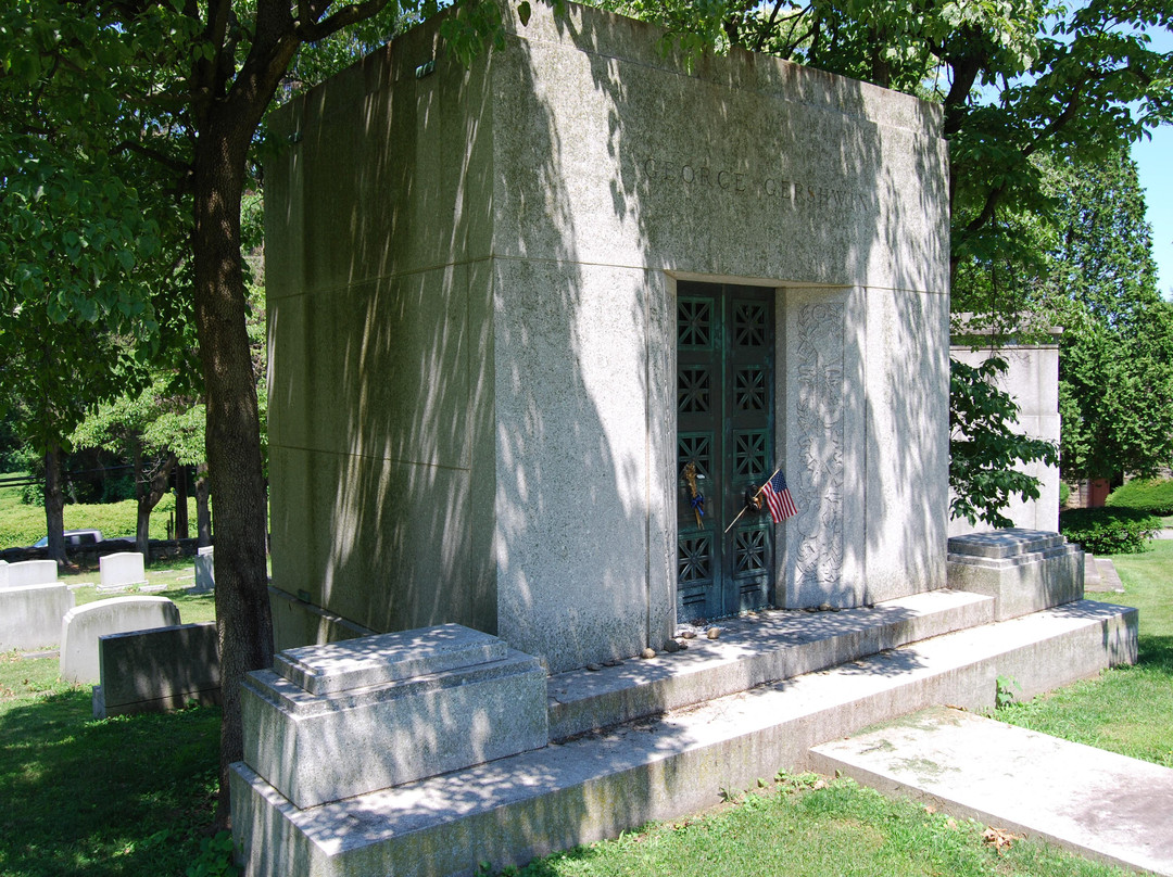 Westchester Hills Cemetery景点图片