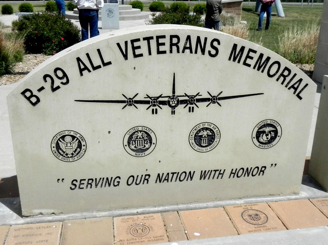 Pratt's All Veterans Memorial Complex景点图片