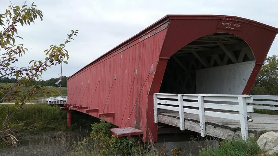 Hogback Covered Bridge-Winterset必去景点