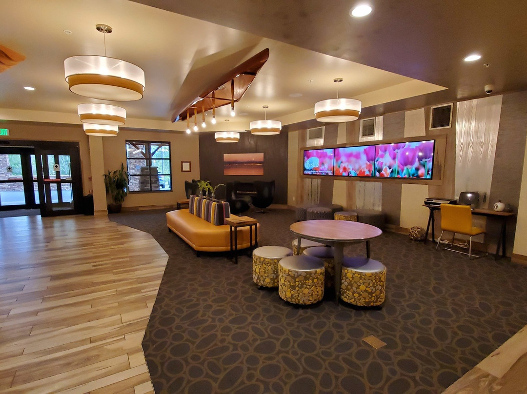 Oxford Suites Bellingham主图