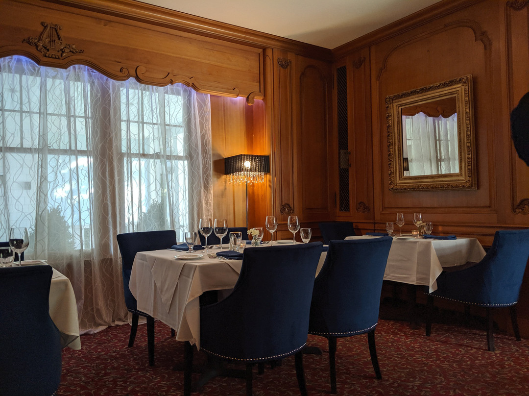 皇冠庄园精品别墅酒店主图