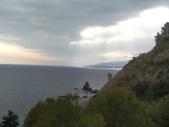 Playa de las Alberquillas-Maro必去景点