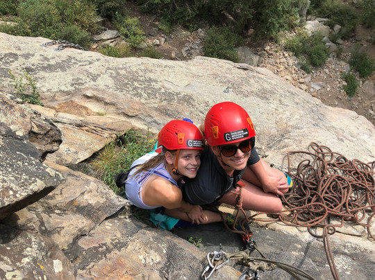 Golden Mountain Guides-戈尔登必去景点