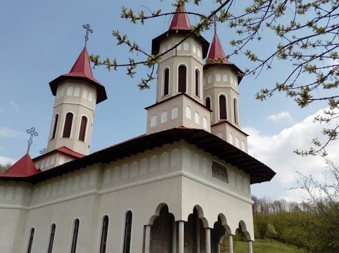 Manastirea Stramba-Hida必去景点