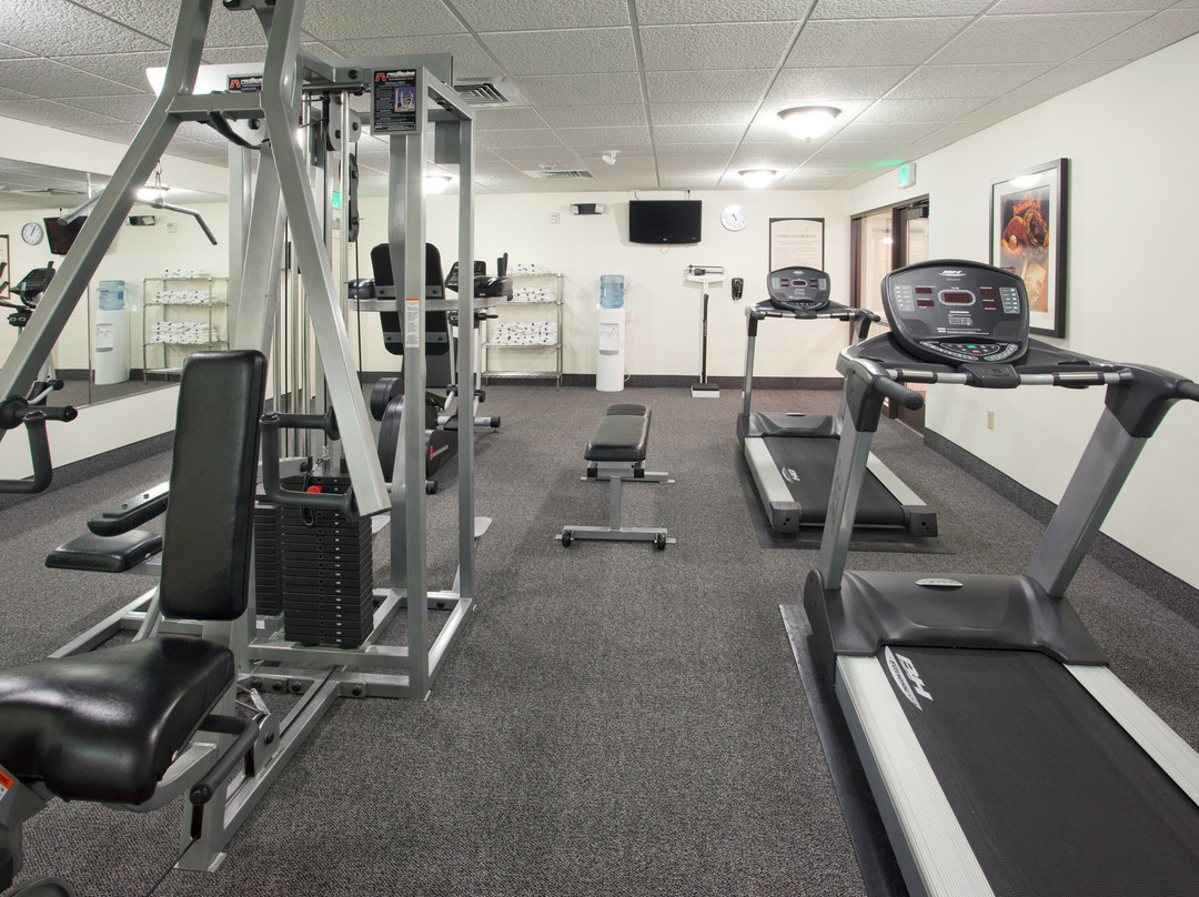 大瀑布城驻桥套房酒店主图