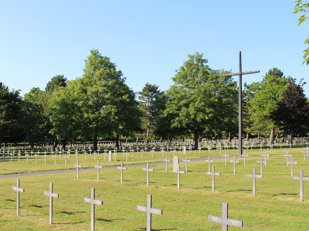 Deutscher Soldatenfriedhof Maison Blanche景点图片