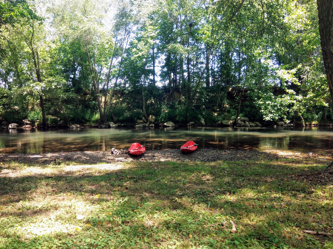 Redneck Yacht Club Canoe and Kayak Rental景点图片