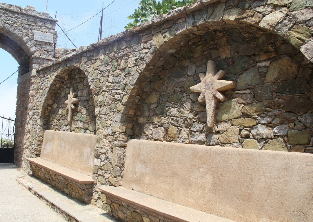 Agios Pandeleimonas景点图片
