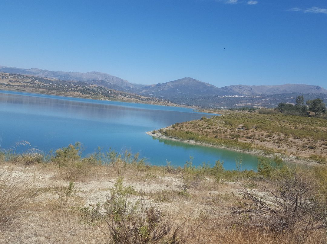 Lake Vinuela景点图片