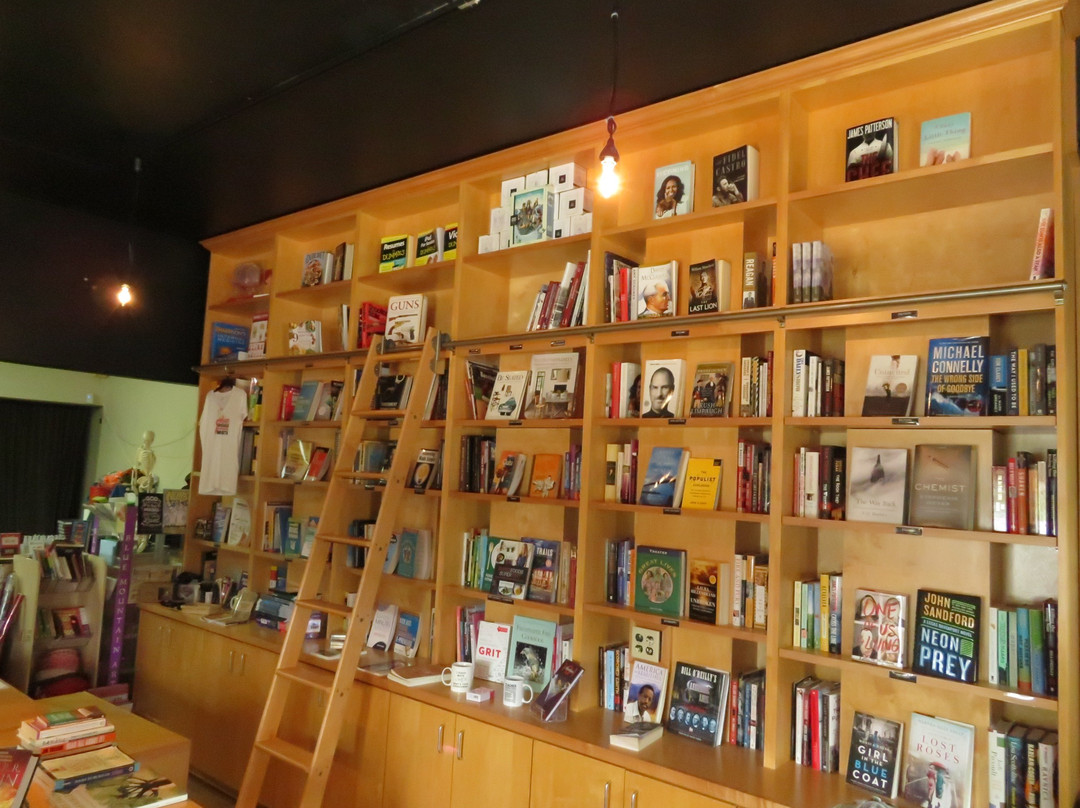 By The Book Bookstore-科珀斯克里斯蒂市必去景点