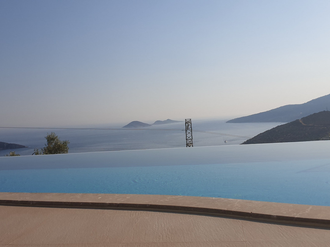 The Mediteran Hotel主图