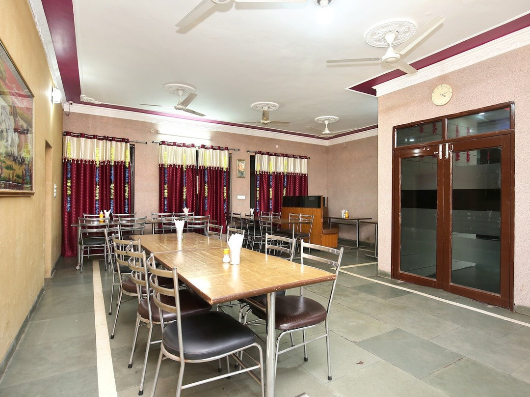 OYO 30737 Hotel Holy City Paradise Inn主图