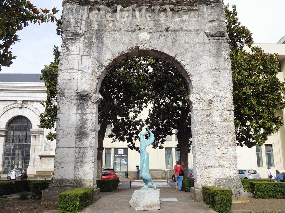 Arc De Campanus-艾克斯莱班必去景点