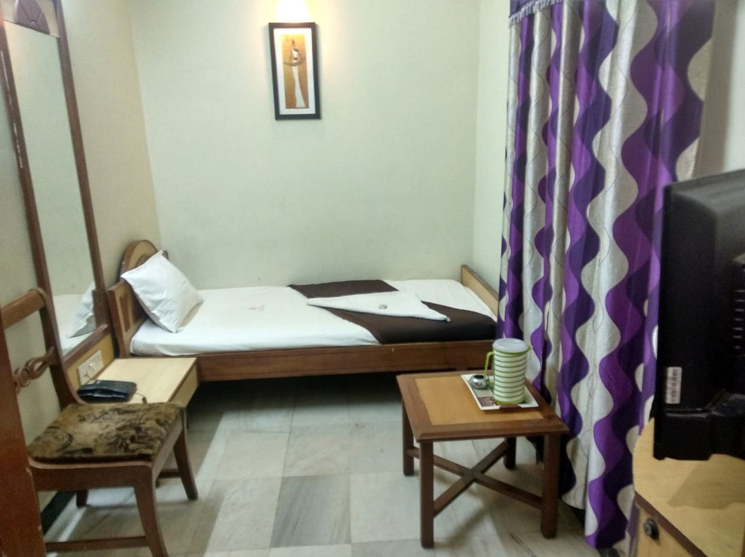 Raj Purohit Hotel主图