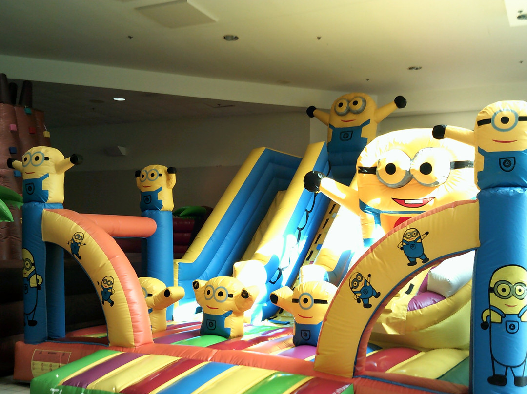 The Dinosaur Playground Bounce House-莱克威尔士必去景点